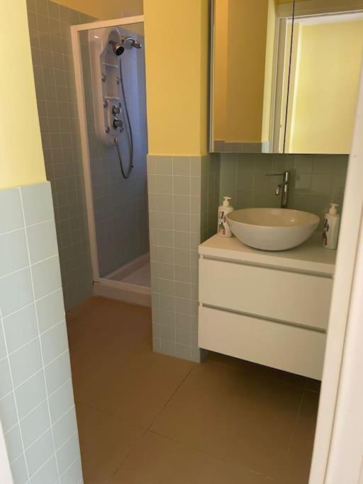 Ocean View Villa With Fast Wi-Fi And Elevator To Town Леванто Экстерьер фото
