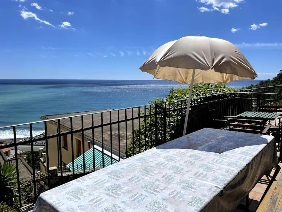 Ocean View Villa With Fast Wi-Fi And Elevator To Town Леванто Экстерьер фото
