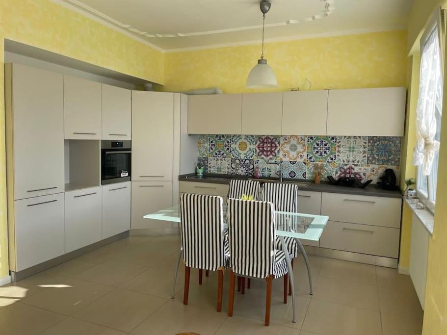 Ocean View Villa With Fast Wi-Fi And Elevator To Town Леванто Экстерьер фото
